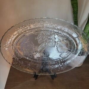 Anchor Hocking Oval Glass Platter Embossed Leaves &‎ Berries